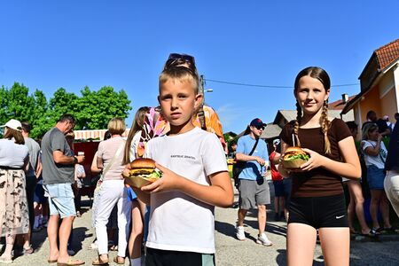Dezela Junakov v Mirni Peci (38)